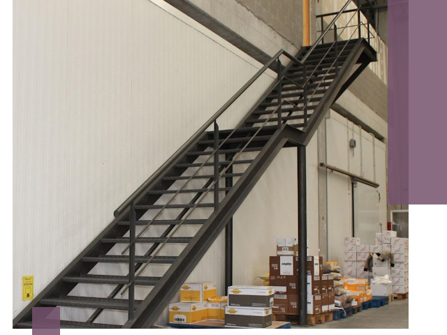 Лестницы для производства в Курганинске — изготовление и монтаж