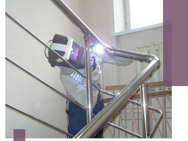 Монтаж перил и ограждений качественно в Курганинске