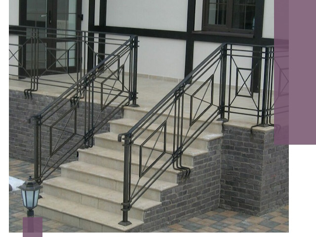 Перила для крыльца в Курганинске — монтаж, изготовление и установка