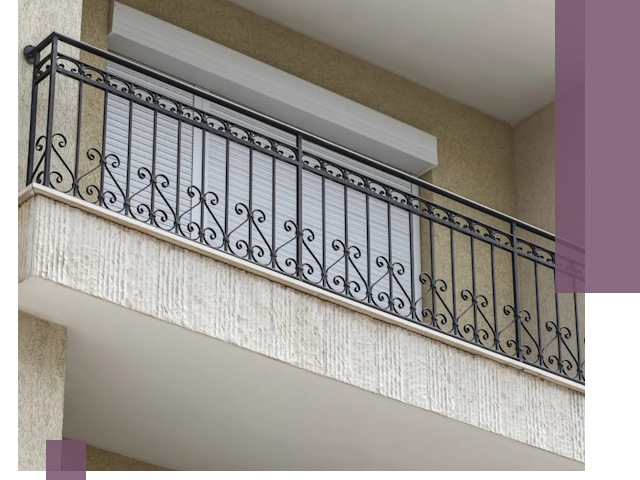 Балконные ограждения из металла и стекла в Курганинске для домов