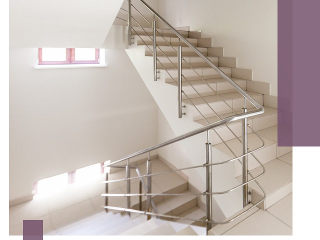 Установка и замена перил в подъезде в Курганинске