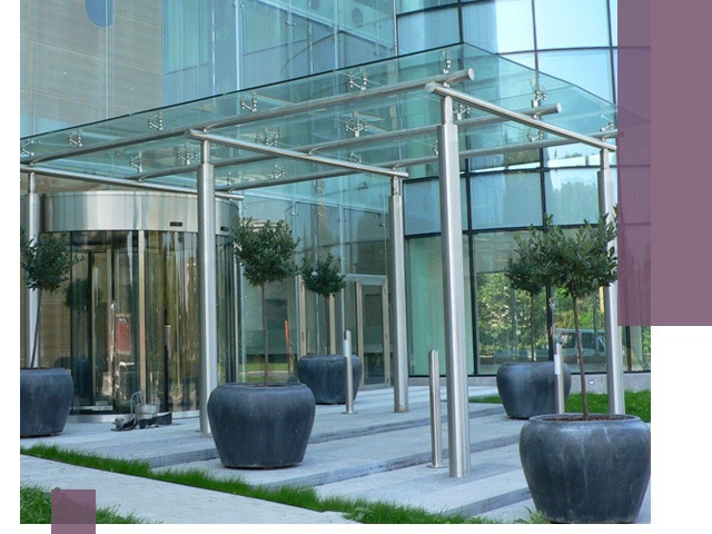 Навесы из стекла на заказ в Курганинске — монтаж и установка