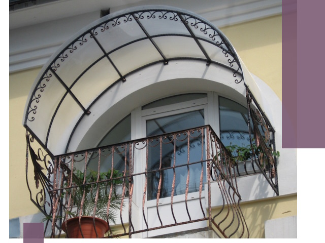 Козырьки над балконом в Курганинске — изготовление и монтаж