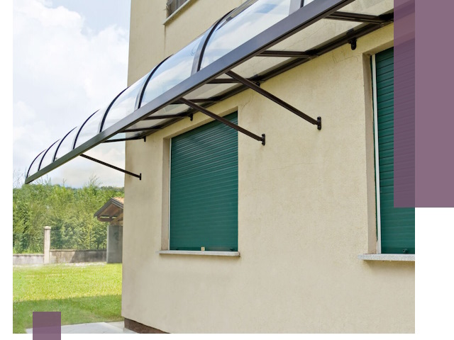 Козырьки над окнами в Курганинске — изготовление и монтаж по выгоде