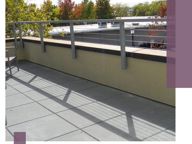 Металлические парапеты под ключ в Курганинске: монтаж и изготовление